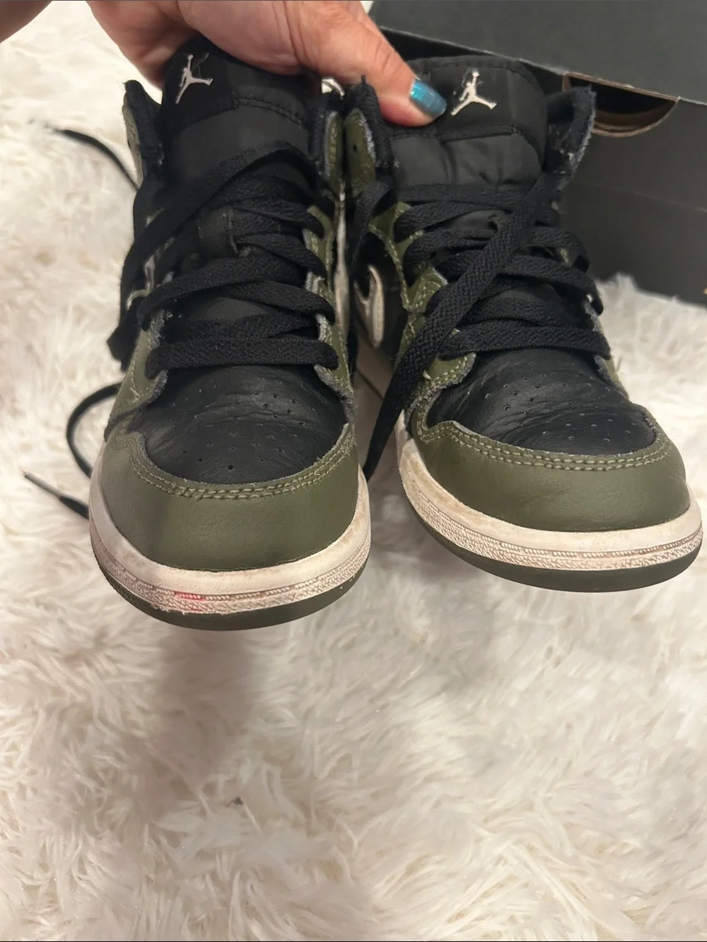 Nike Jordan 1 Mid (PS) kids sneakers in Olive Green, Black & White